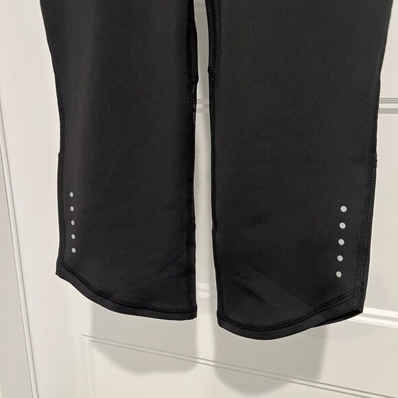 Old Navy Go Dry Women Black Medium Zip Pocket Pull-on Capri Leggings - Picture 4 of 9